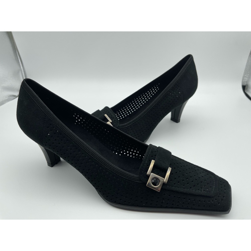 Stuart Weitzman Black Suede Shoes Kitten Heels Metal Embellishment Sz 8